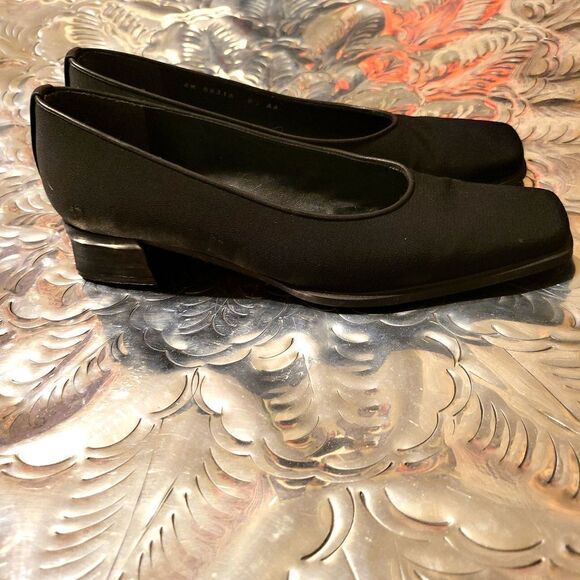 Stuart Weitzman loafers goretex, black 1 inch 👠 - Picture 2 of 7